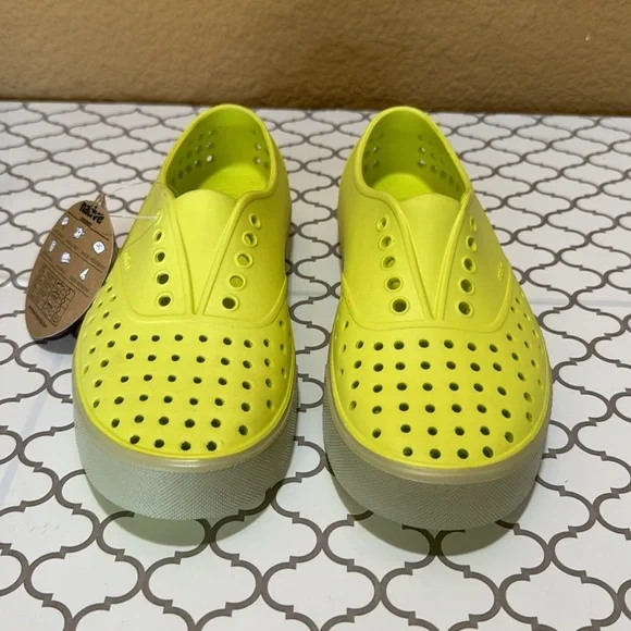 NATIVE Unisex Women and Men Beach Shoes Bioschuhe Slippers Lime green. W6/ M4 - Picture 3 of 7